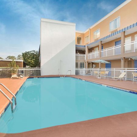 Baymont By Wyndham Savannah Midtown Esterno foto